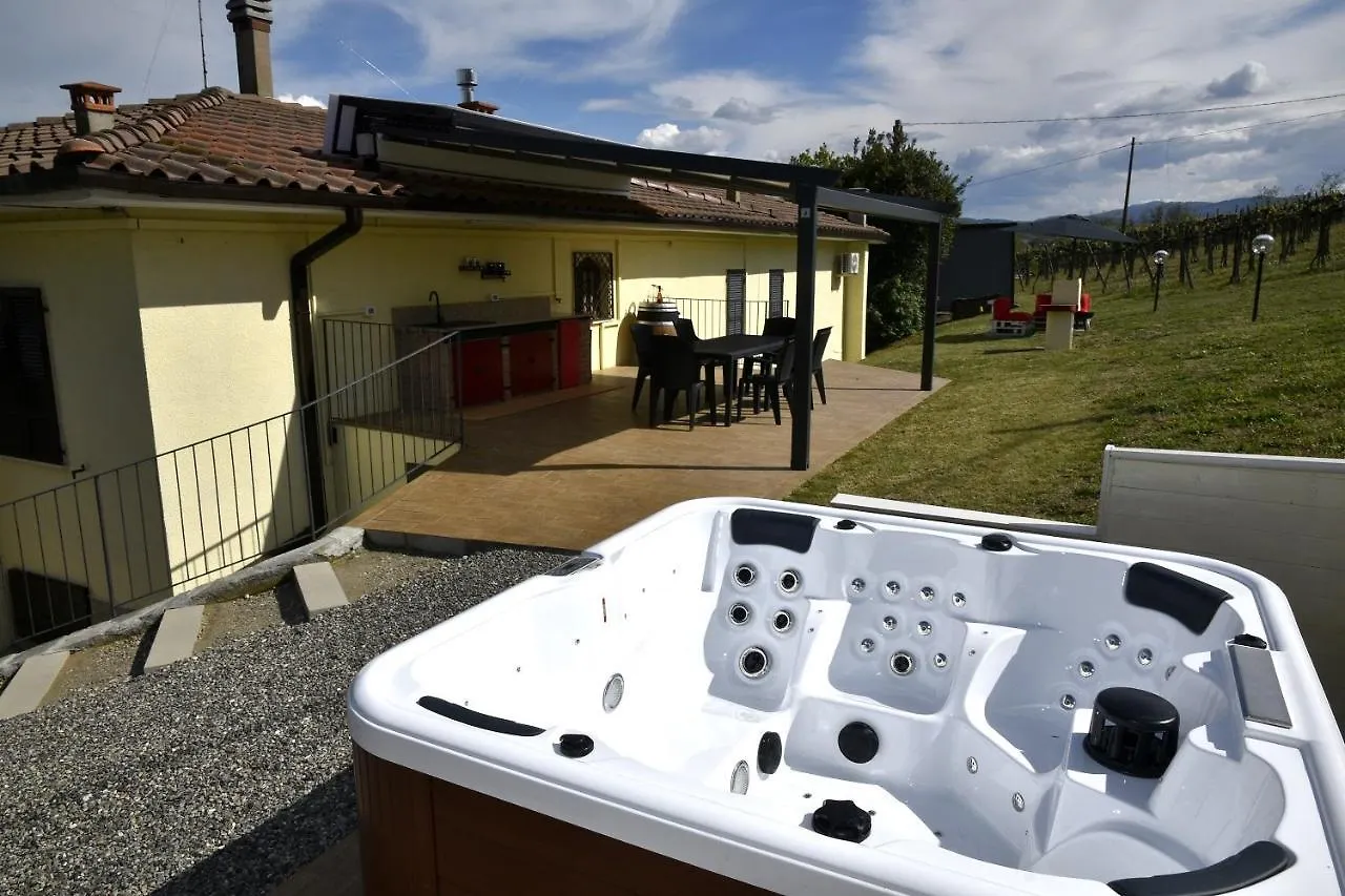 Casavacanzedezza Montecalvo Versiggia 0*,  Italia