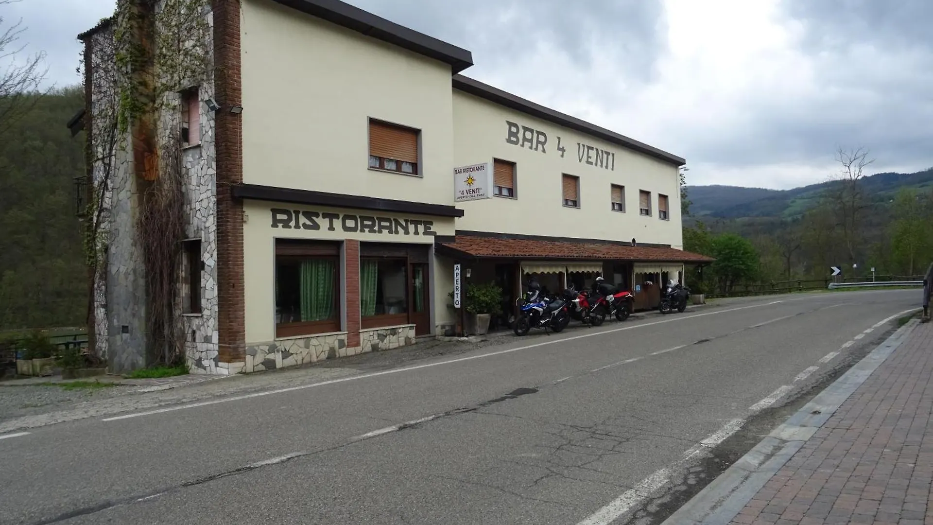 Casavacanzedezza Montecalvo Versiggia 0*,  Italia